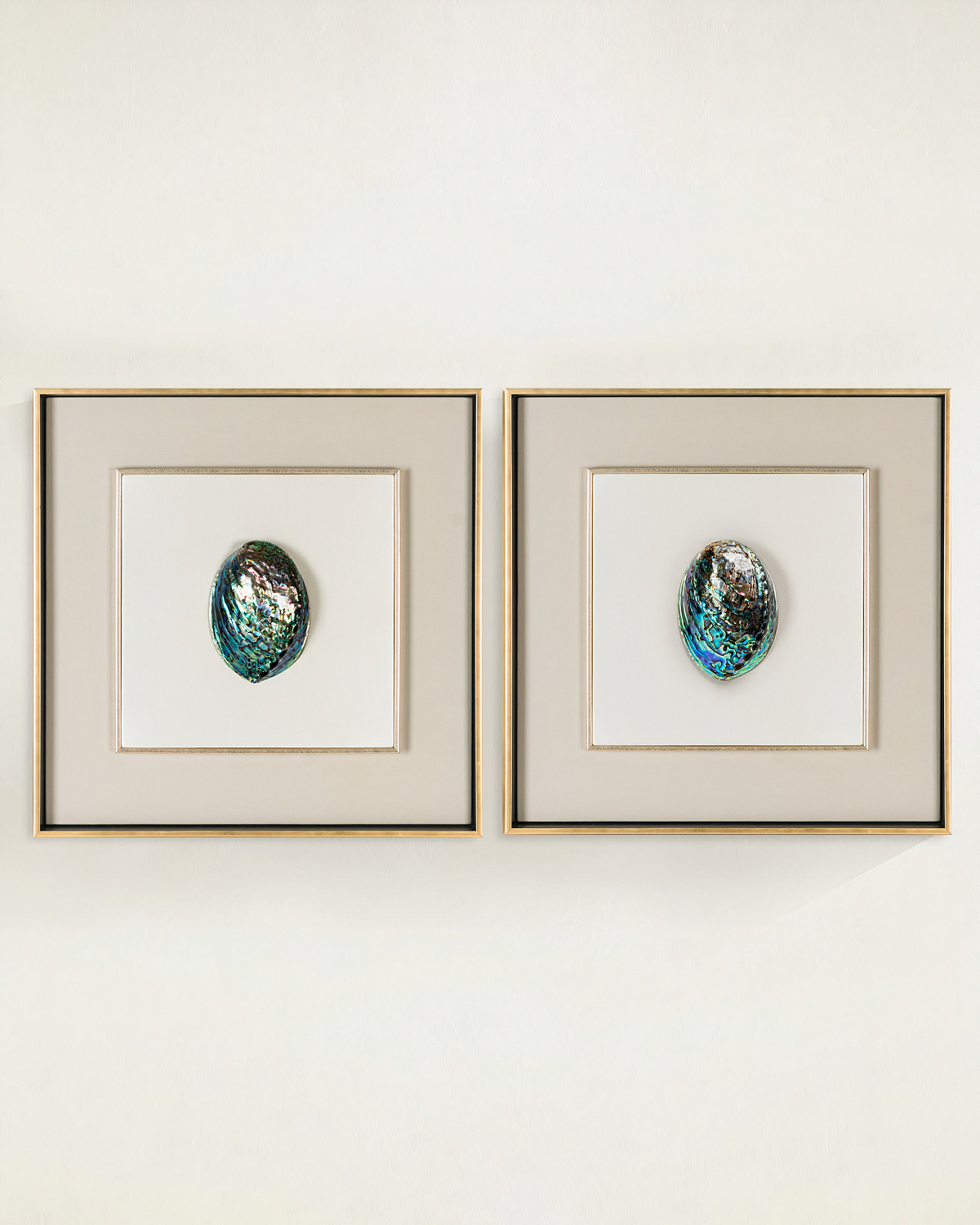 https://louvrehome.ru/wp-content/uploads/2024/12/Abalone-I-II-set_LE_upscale_balanced_x1_light_ai_10.jpg
