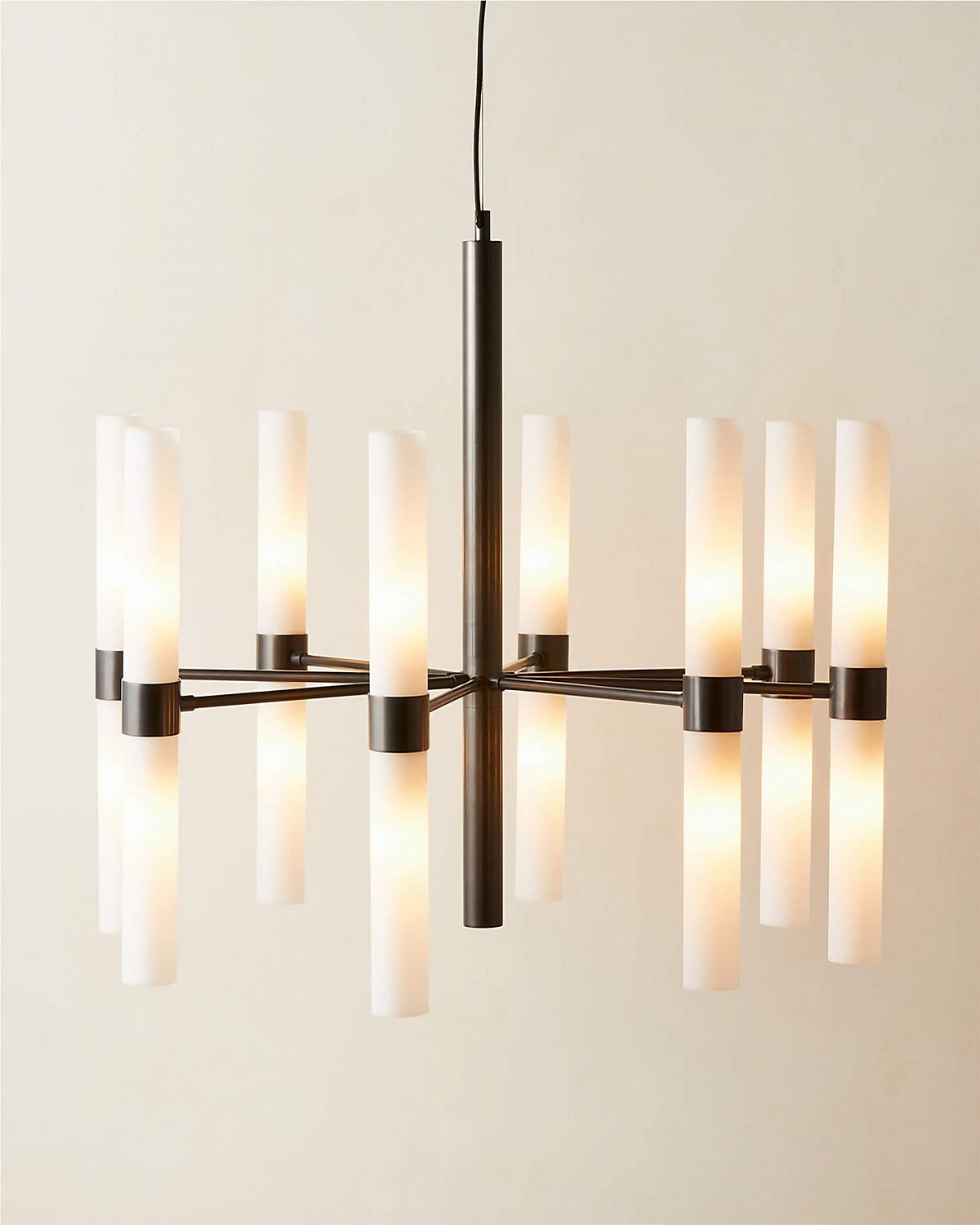 https://louvrehome.ru/wp-content/uploads/2024/05/Amie-chandelier-black_-scaled.jpg