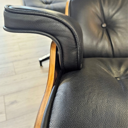 Кресло Eames Lounge черное в коже