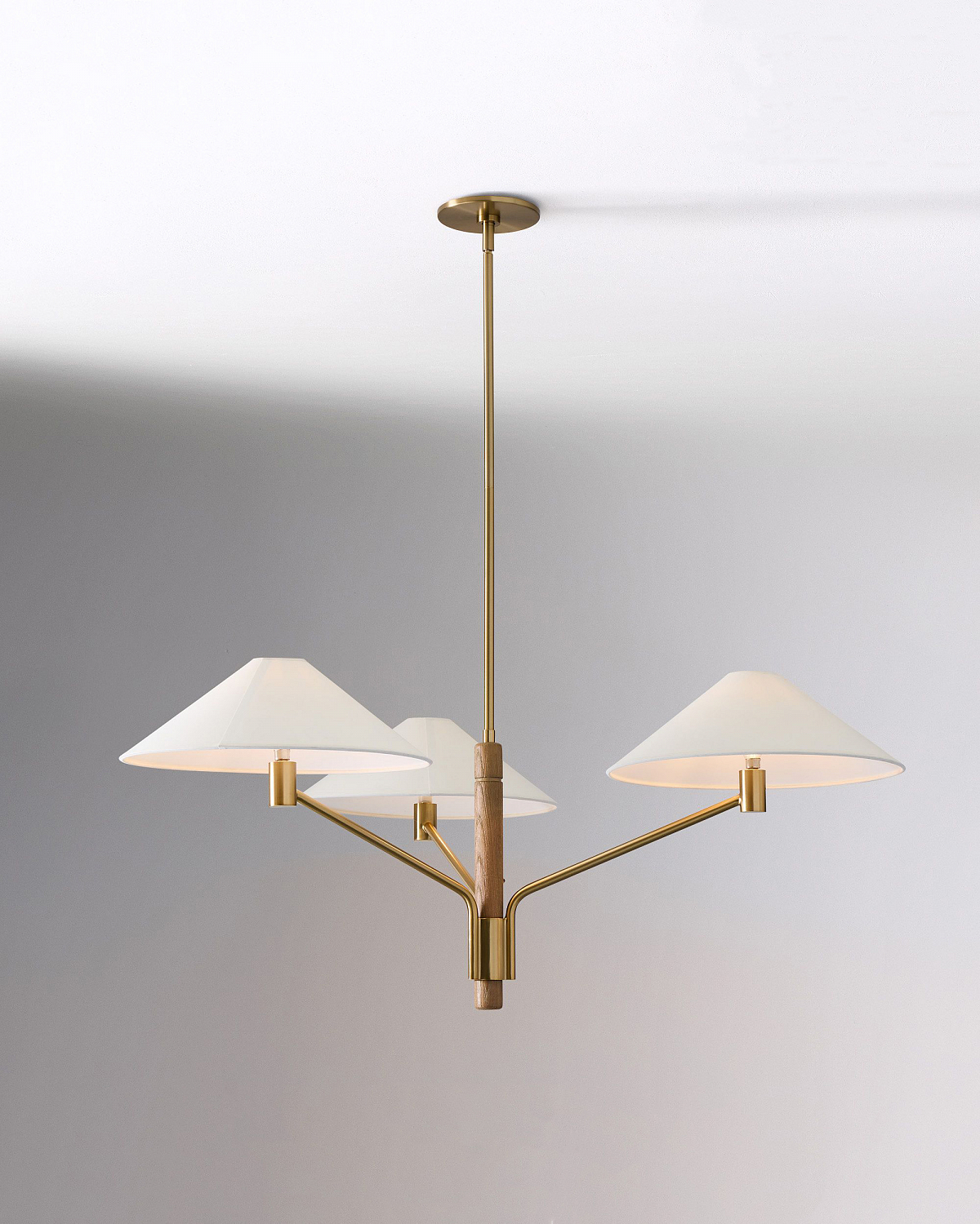 https://louvrehome.ru/wp-content/uploads/2025/08/devon-3-light-chandelier-40-xl.jpg